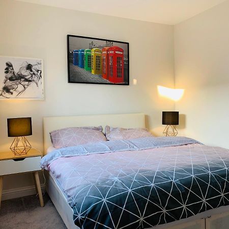 Alpha, Private Double Room, City Centre, Free Parking, Sittingbourne, Kent Kültér fotó