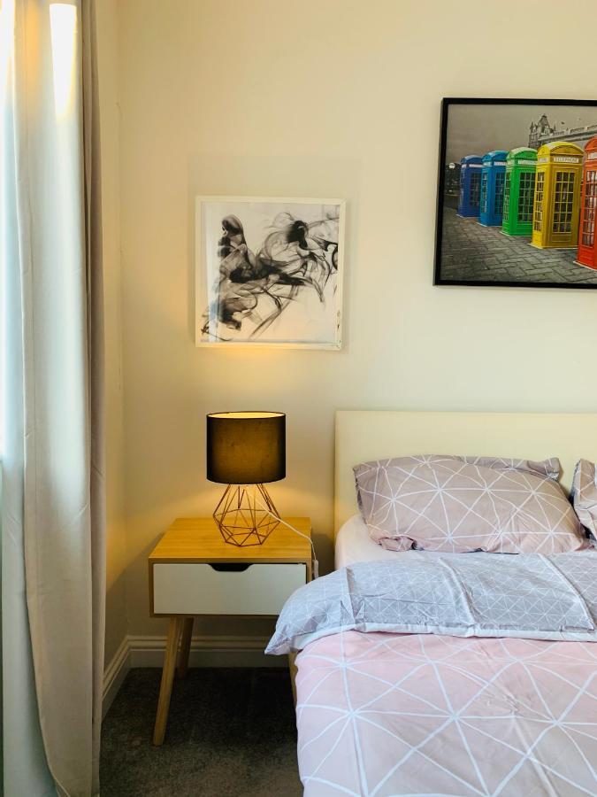 Alpha, Private Double Room, City Centre, Free Parking, Sittingbourne, Kent Kültér fotó